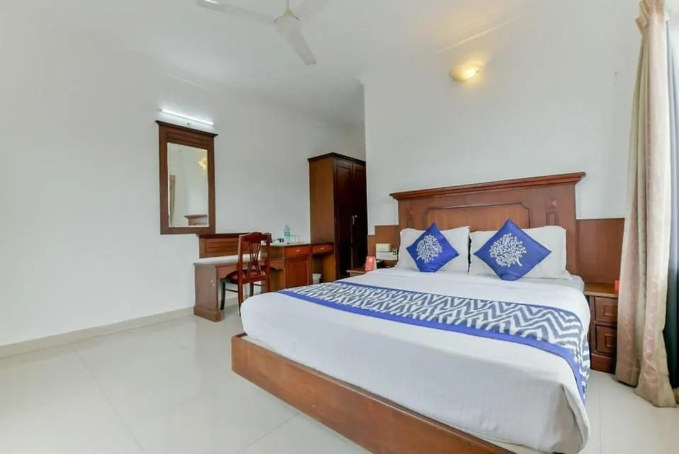 Kochi Hotel Centre Point 3*,