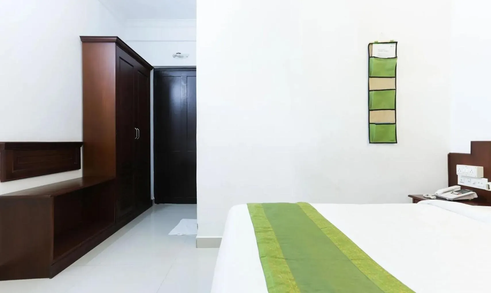 ***  Kochi Hotel Centre Point הודו