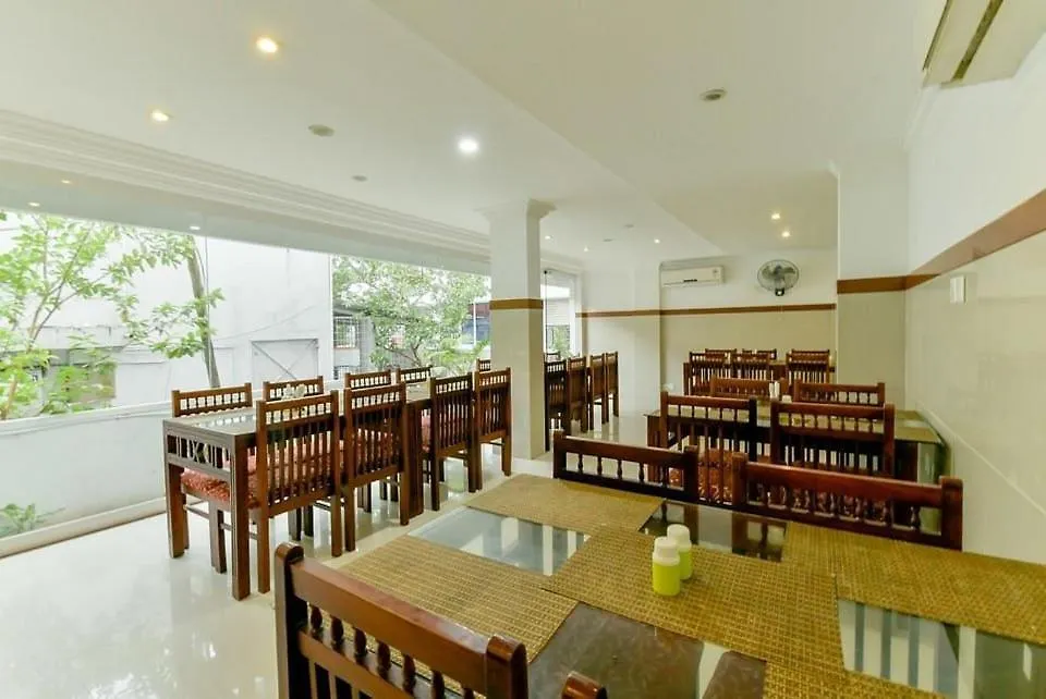***  Kochi Hotel Centre Point הודו